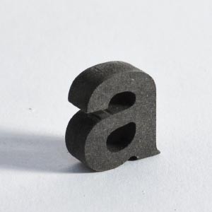 3D-Schriftzüge können aus allen Buchstaben des Alphabets gemacht werden. MDF ist ein Verbundmaterial aus Holzfasern.